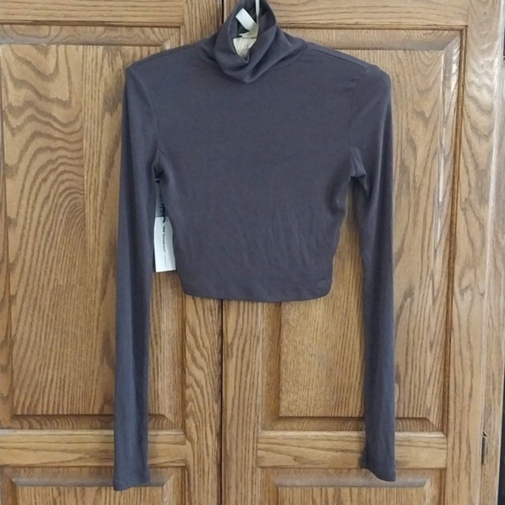 Aritzia TNA Sunday Best NWT Size XS Cropped Turtleneck Top‎ Long Sleeve Brown